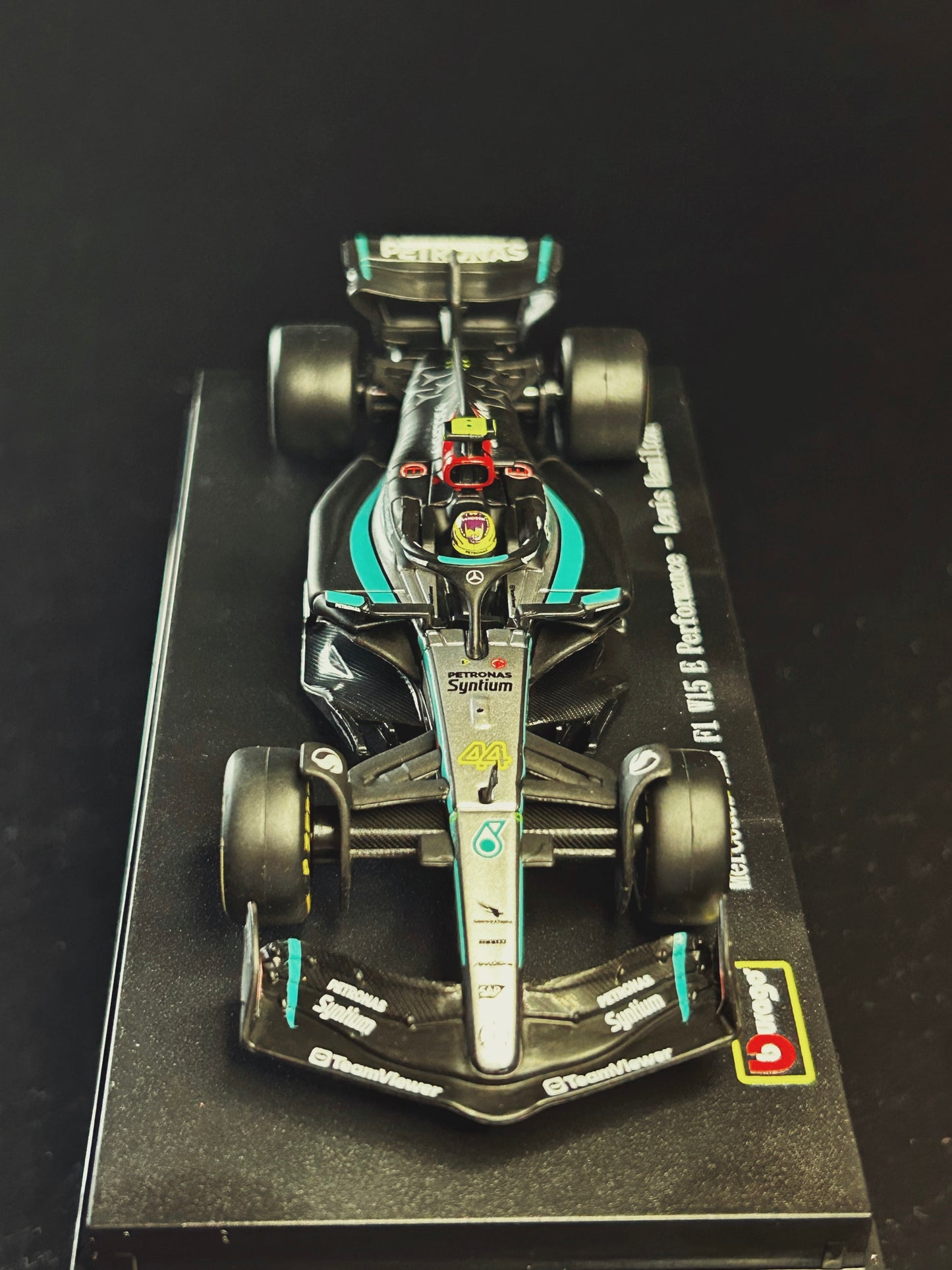 Miniatura Mercedes-AMG Petronas F1 W13 #44 Lewis Hamilton - Escala 1:43 (Licenciada)