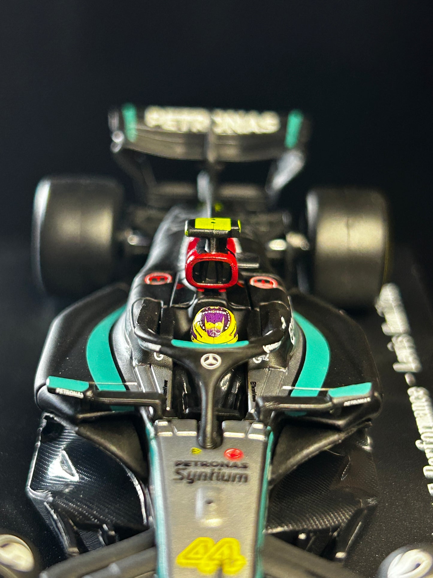 Miniatura Mercedes-AMG Petronas F1 W13 #44 Lewis Hamilton - Escala 1:43 (Licenciada)
