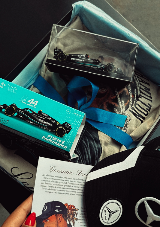 Kit exclusivo Lewis Hamilton (camiseta, boné, miniatura )