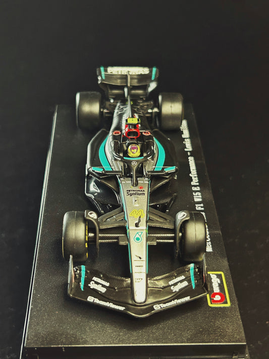 Miniatura Mercedes-AMG Petronas F1 W13 #44 Lewis Hamilton - Escala 1:43 (Licenciada)