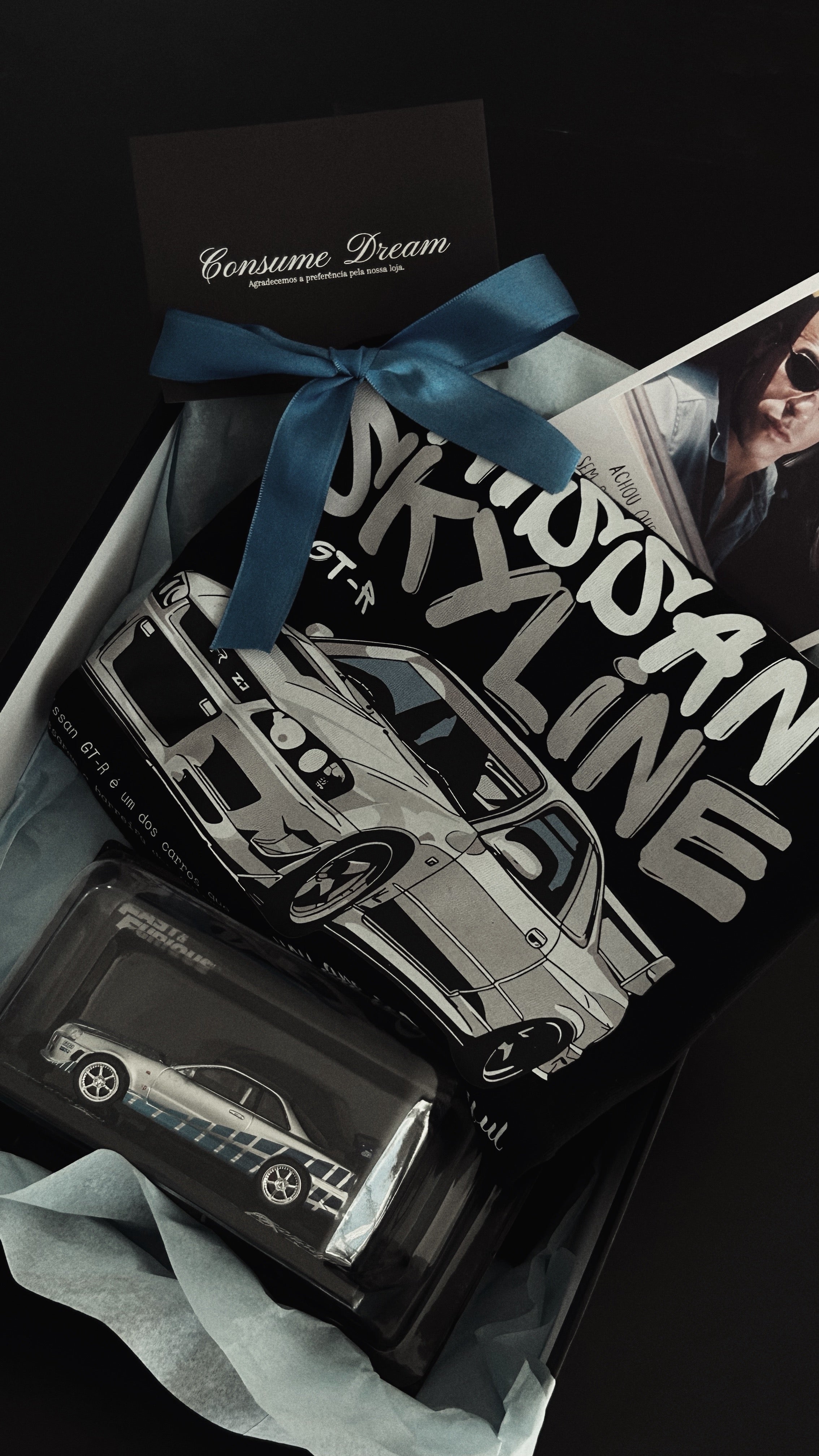 Kit Exclusivo Skyline (Camiseta + Miniatura + 2 Fotos Colecionáveis)