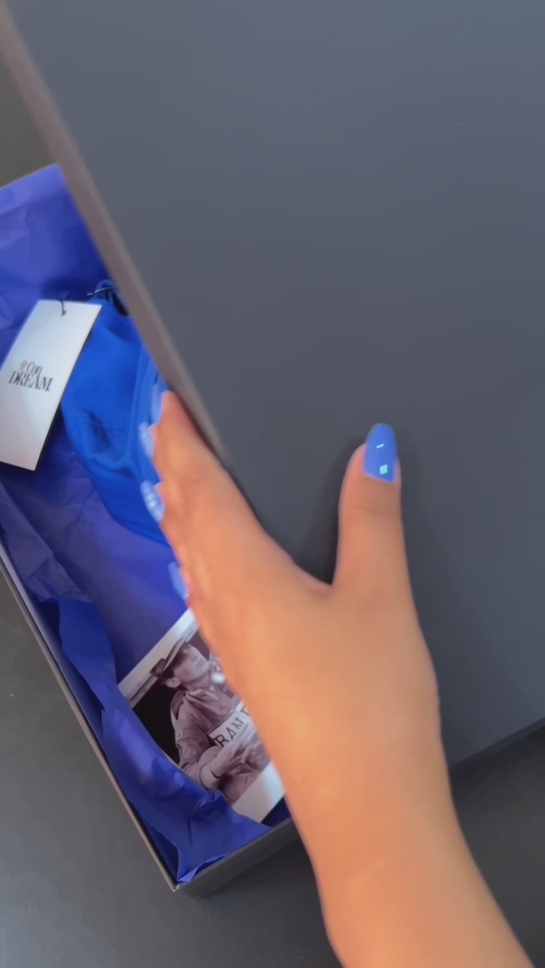 Kit Boné + 5 Fotos em Caixa de Presente