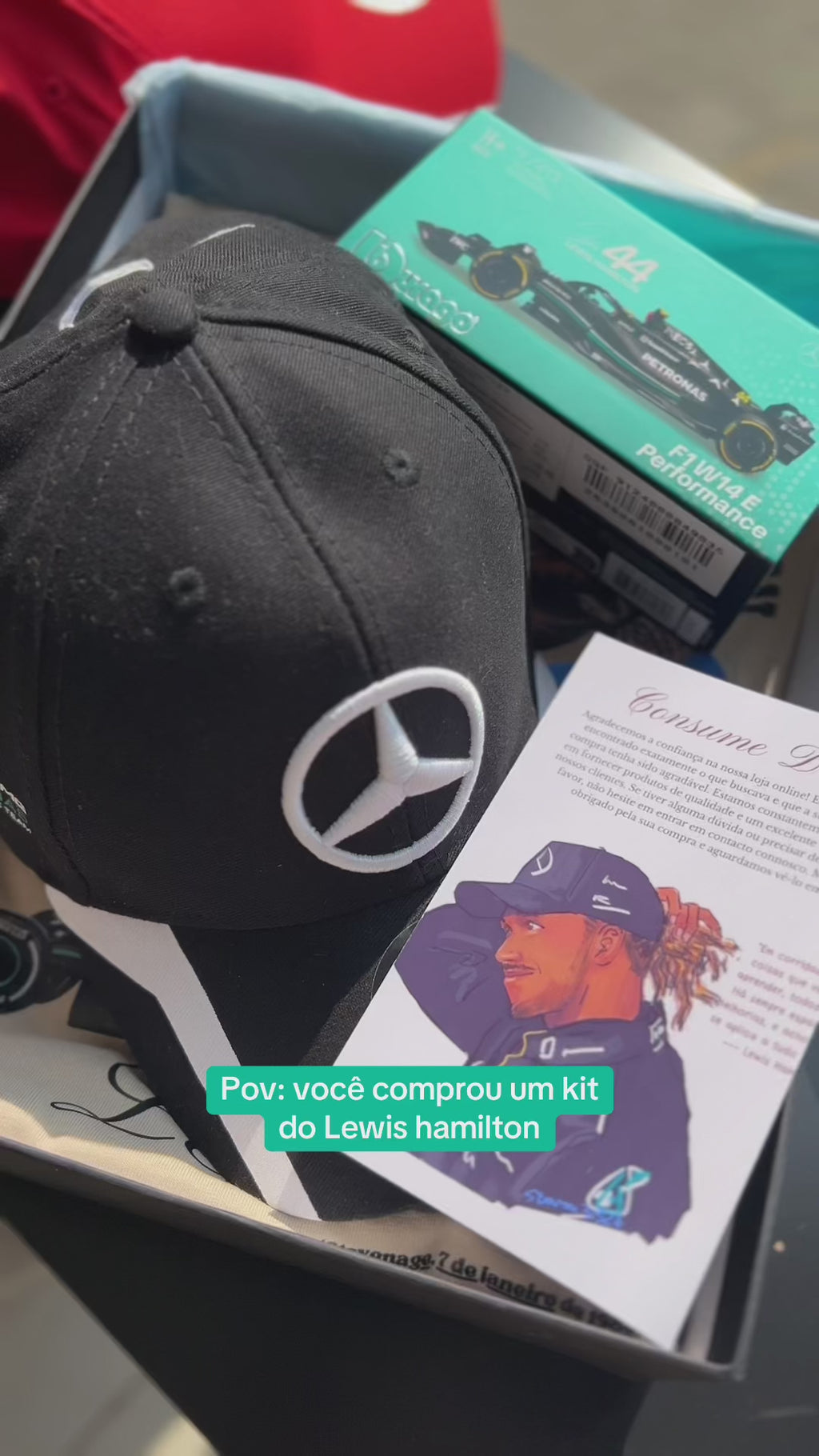 Kit Exclusivo Lewis Hamilton (Camiseta, Boné e Miniatura)